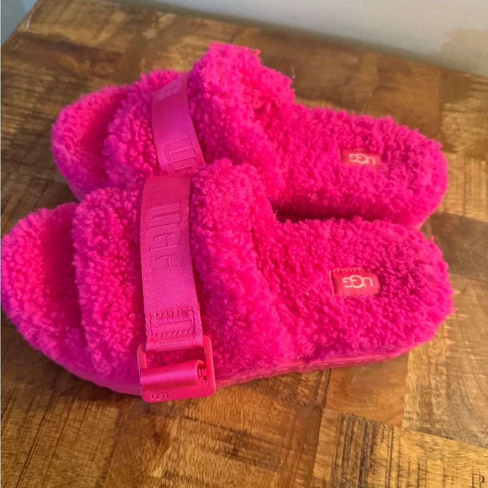 UGG Women's Pink Fluffy Slides